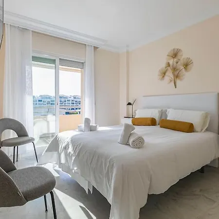 Luminous Puerto Banus, 2 Bedrooms And Parking Apartment *