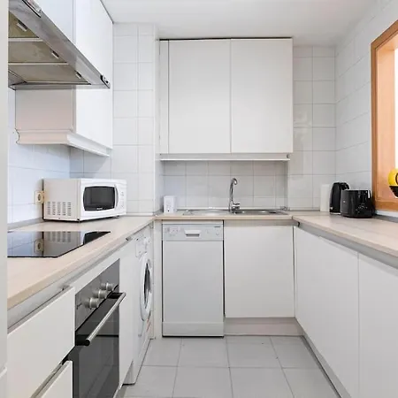 Luminous Puerto Banus, 2 Bedrooms And Parking Apartment
